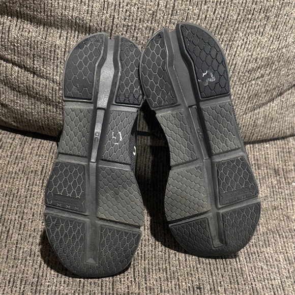 On Running Men's Black Athletic Sneakers - Picture 5 of 6